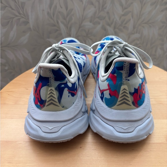 Hoka Blue and Red Clifton Edge geometric women’s size 6.5 - Picture 6 of 10